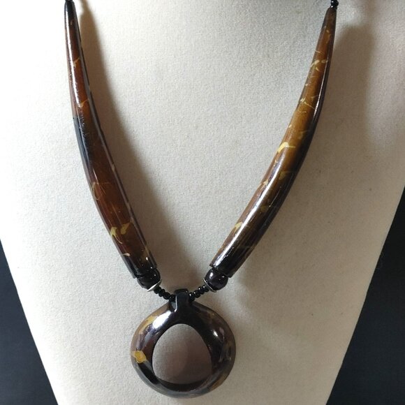 Brown Tan Horn Pendant Necklace Vintage Seed Beaded Strand Barrel Clasp Resin - Picture 1 of 16